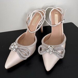 Elegant White Stiletto Heels with Rhinestone Embellishments